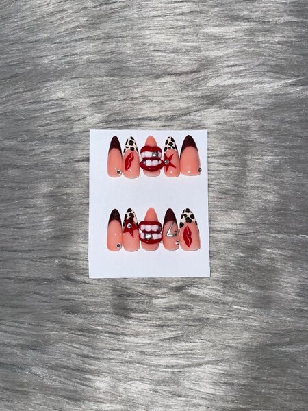 Press on nails