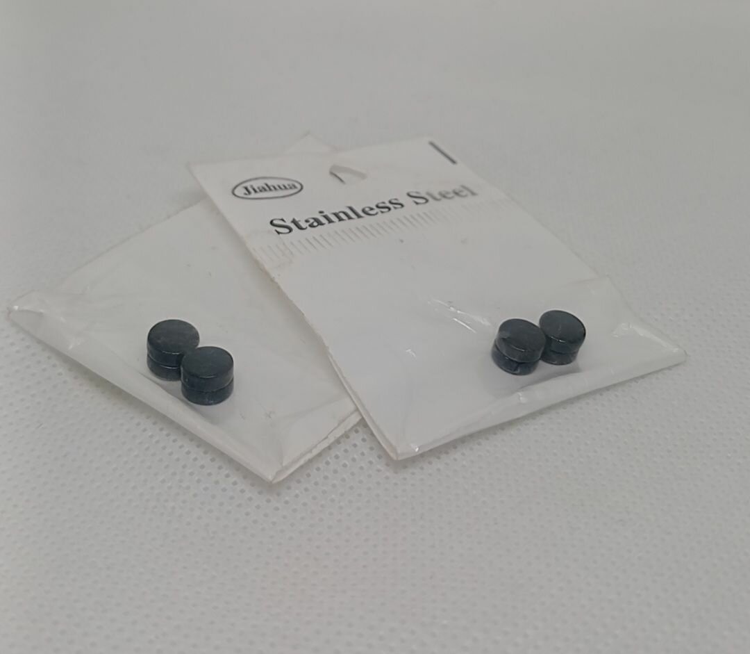Magnetic earrings