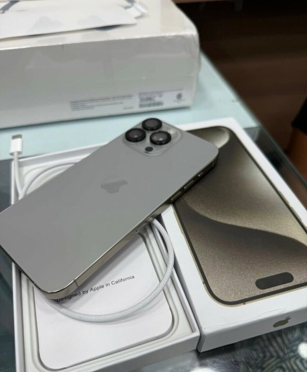 iPhone 15 pro max 256 Go