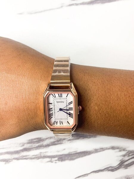 Montre Femme Élégante Dorée