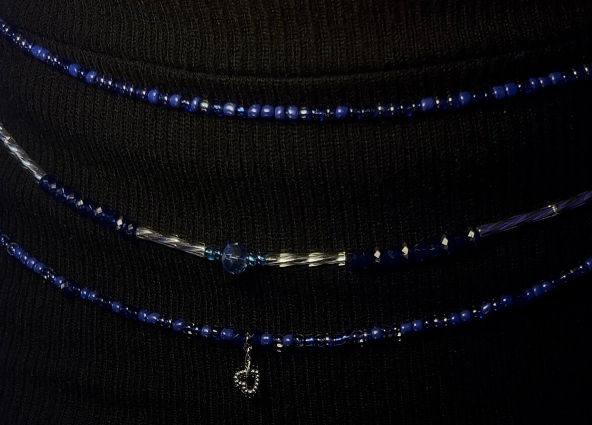 Ceinture de perles bleues élégante