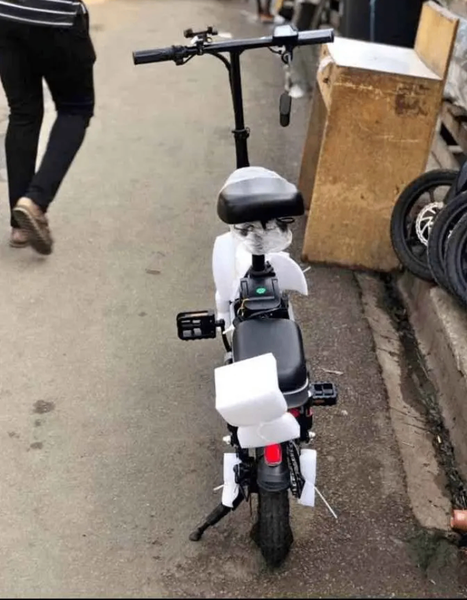 Vélo électrique pliable compact
