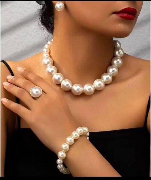 Elegant Pearl Jewelry Set