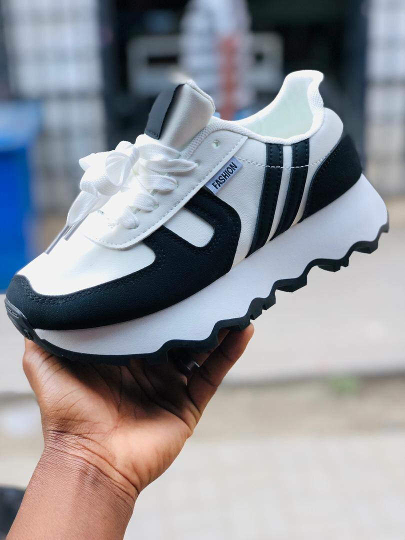 Ladies sneakers