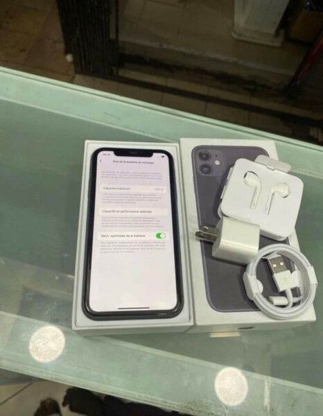 iPhone 11 avec accessoires complets