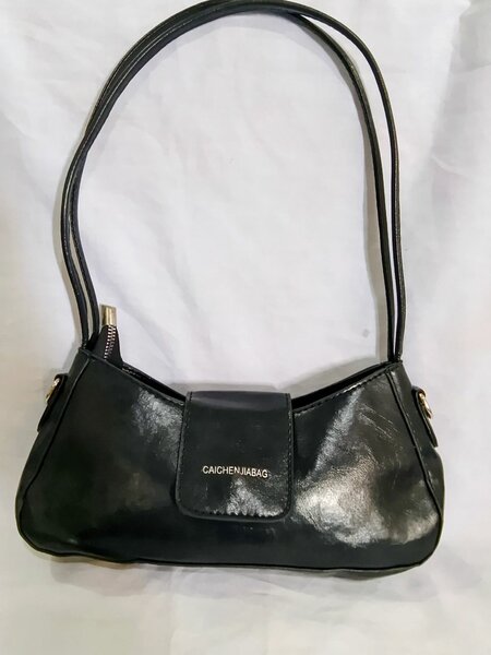 Sac à main en cuir noir élégant