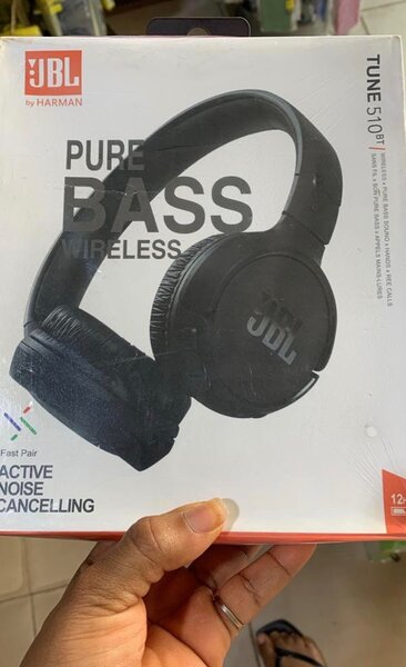 JBL Tune 900