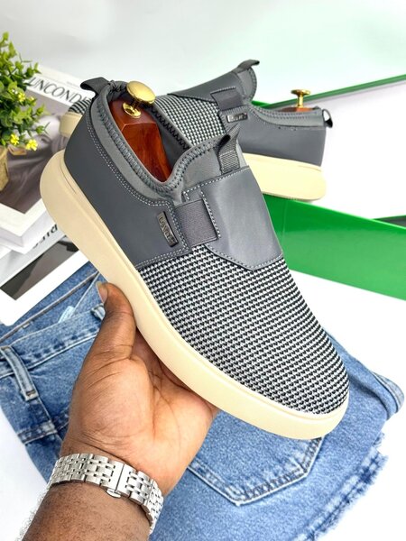 LEVIS GREY