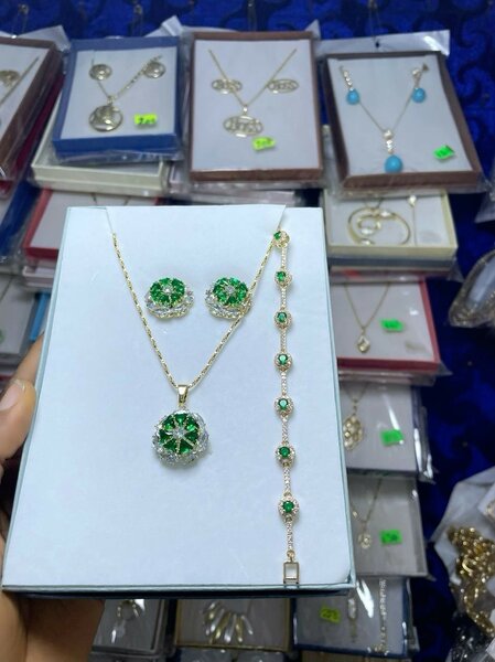 Ladies necklace set