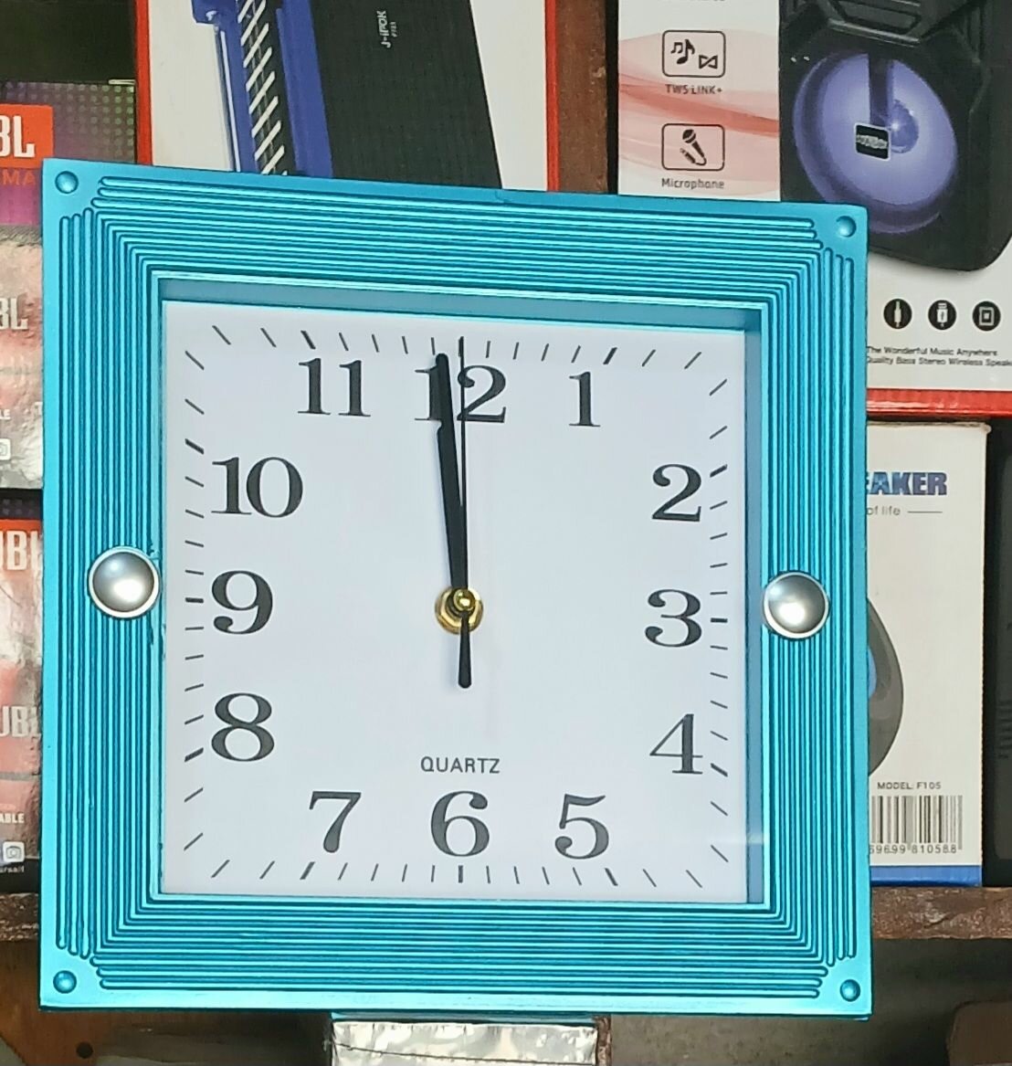 Petit horloge mural