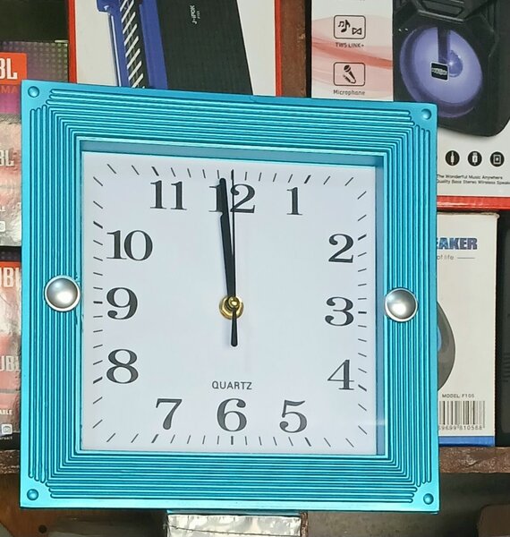 Petit horloge mural