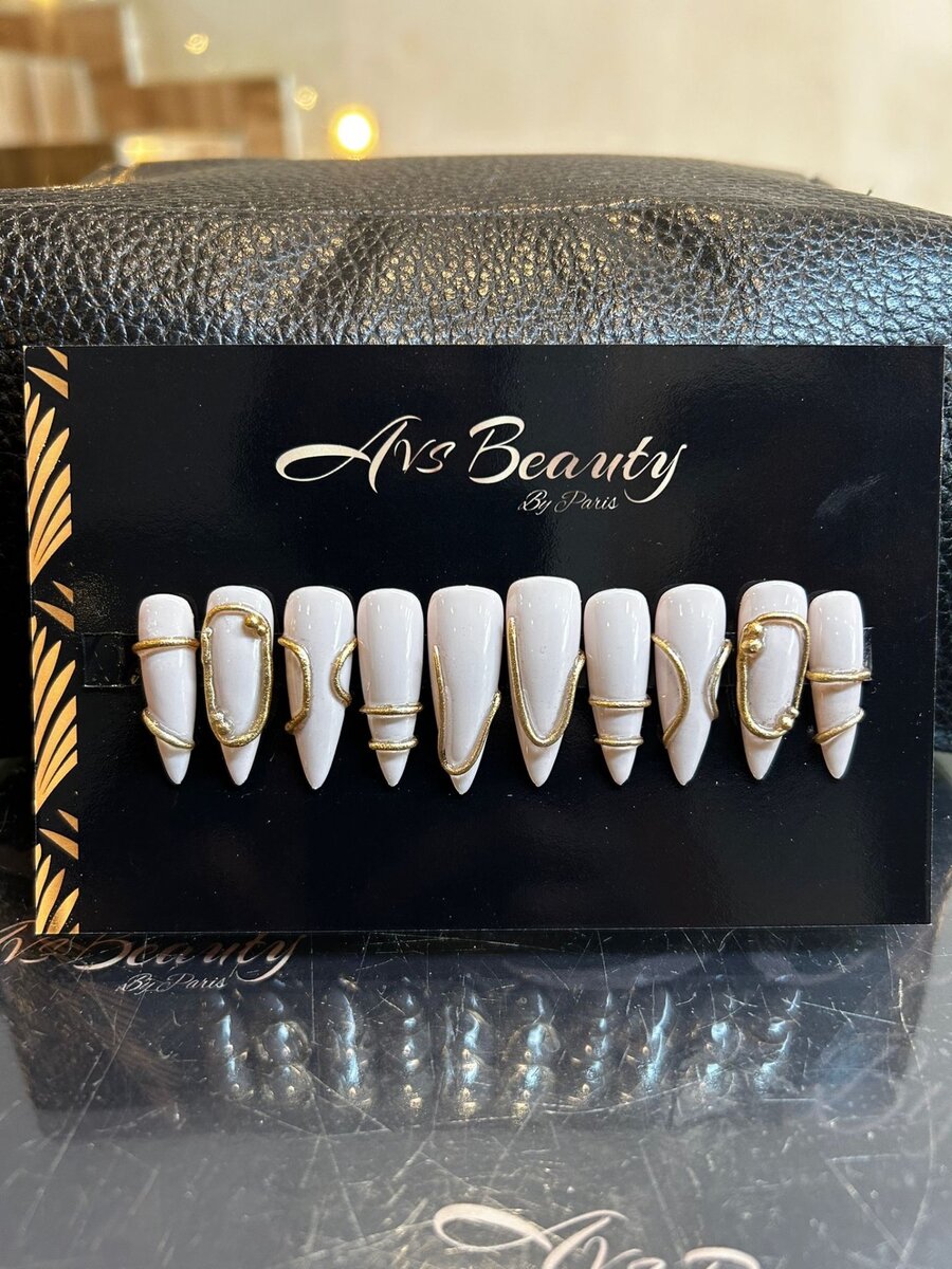 Press on nails
