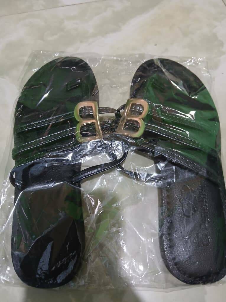 Ladies slippers