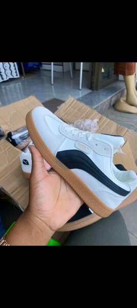 Sneaker