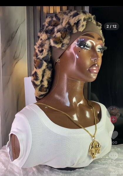 Bonnet en fourrure léopard