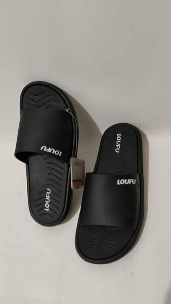 Claquettes noires confortables