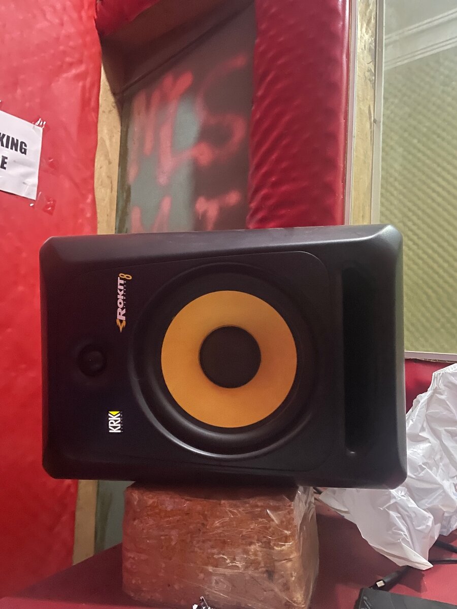 KRK ROKIT 8