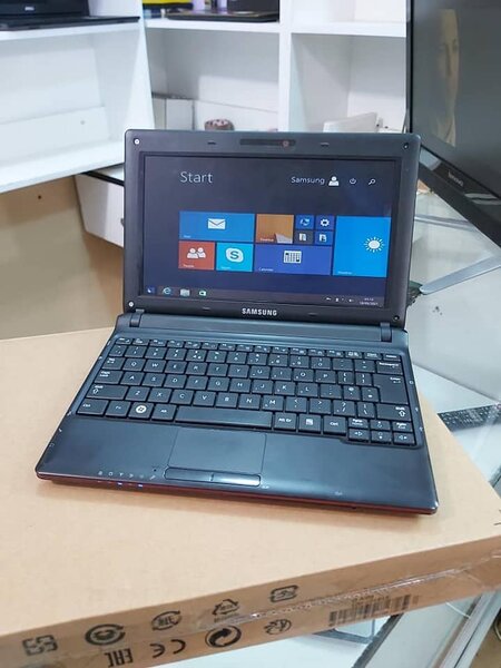 SAMSUNG MINI LAPTOP