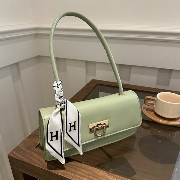 Baguette handbags
