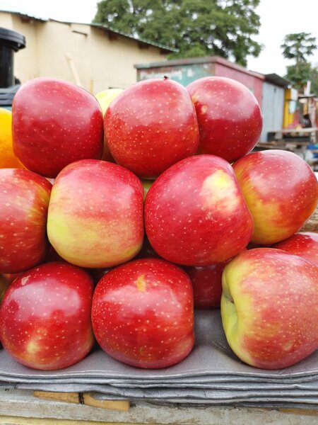 Red apples