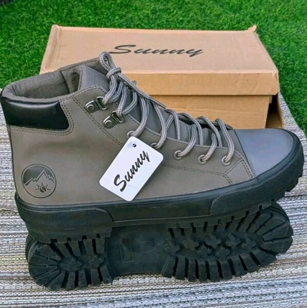 Sunny boots
