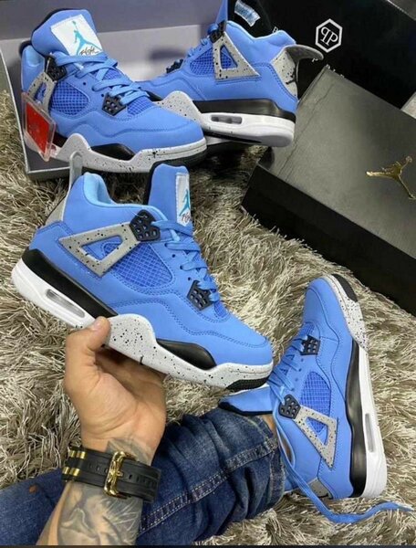 AIR JORDAN 4