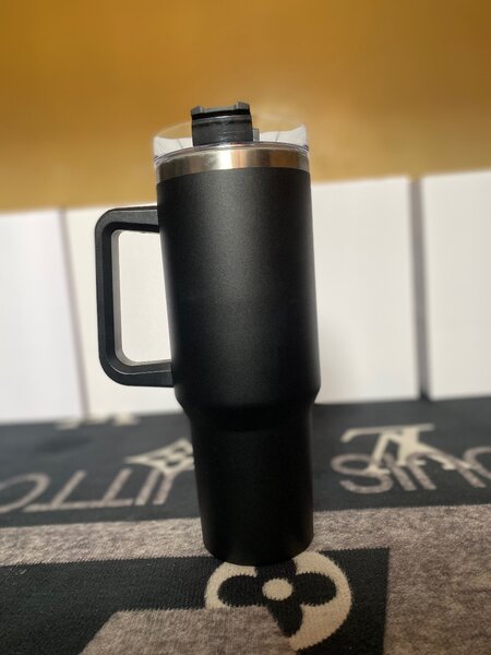 Vacuum cup