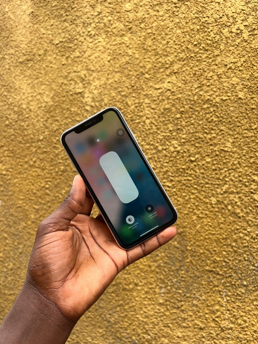 IPHONE XR 64 G