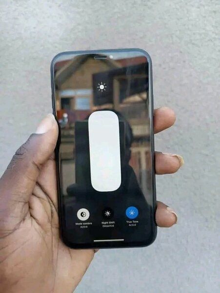 iPhone noir 64 Go déverrouillé