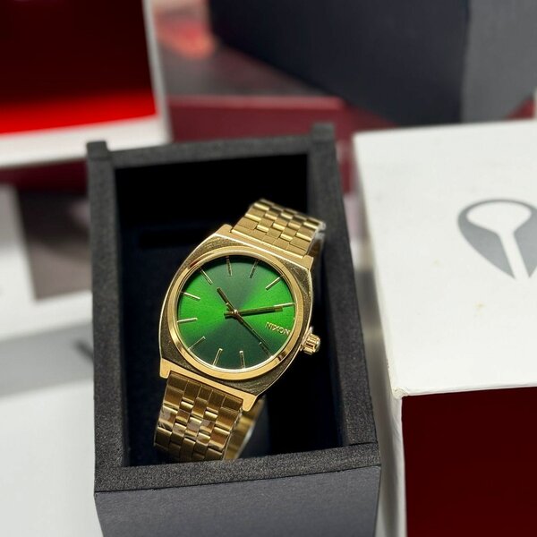 NIXON CLASSIC WATCH
