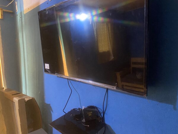 HD Flat Screen TV & Android bo