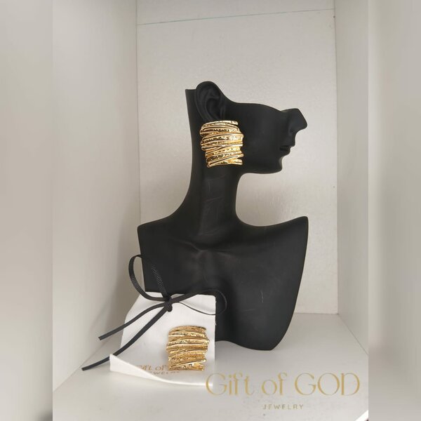 Boucles d'oreilles dorées chic