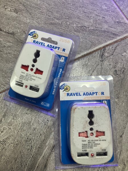 Traveling adaptor
