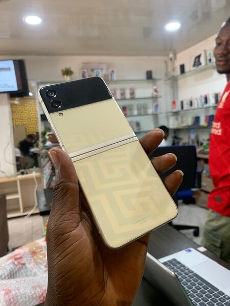 Samsung fliP 3 Pliable Premium