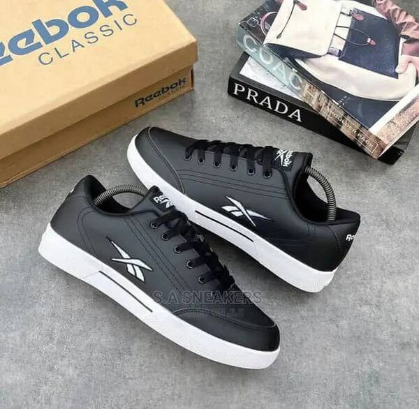 Reebok Sneakers