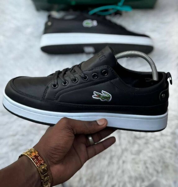 Chaussures en cuir noir élégantes