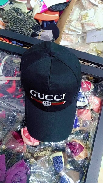 Casquette élégante noire Gucci