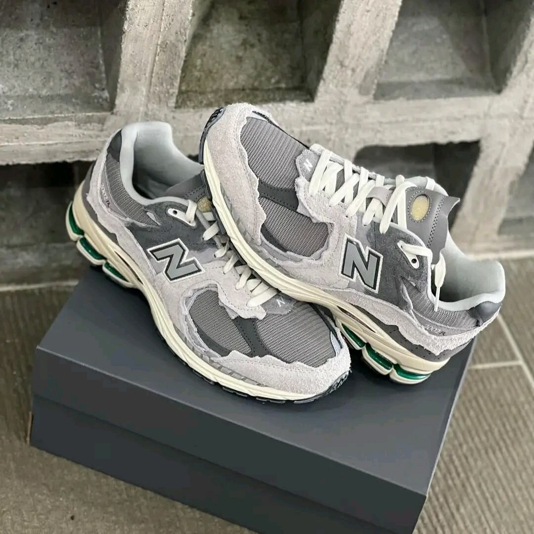 New balance 2002r