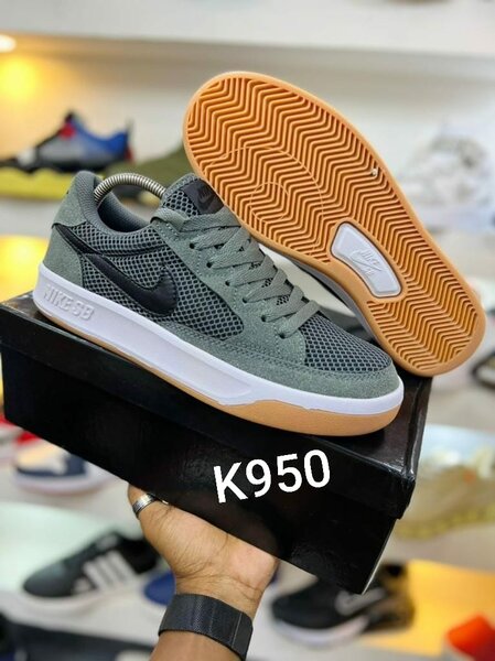 Men's Nike sneakers