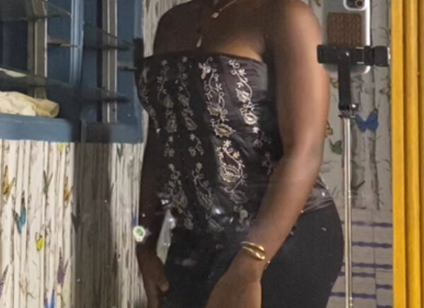 Corset noir brodé élégant