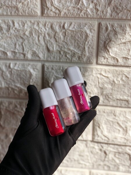 Plain lip gloss