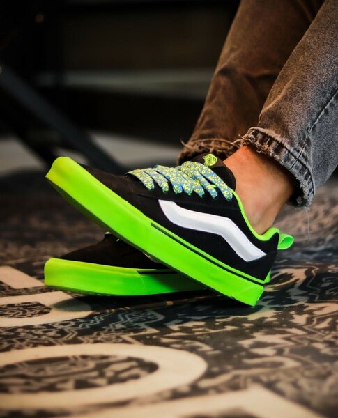Vans knu skuul