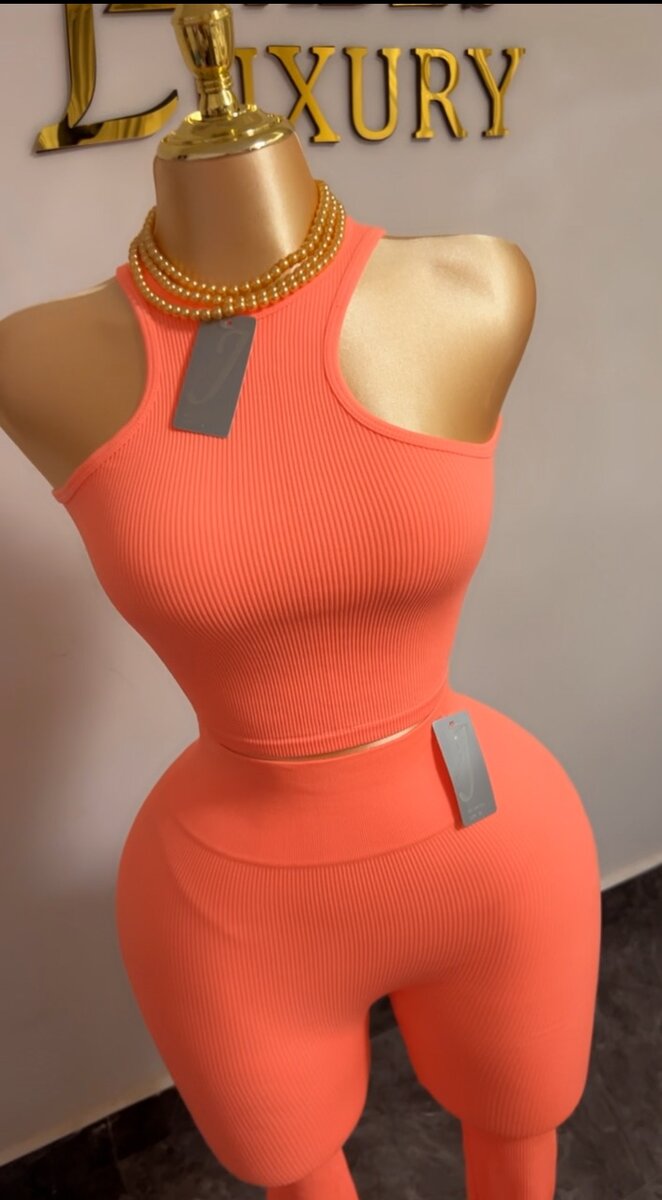 Seamless two pieces