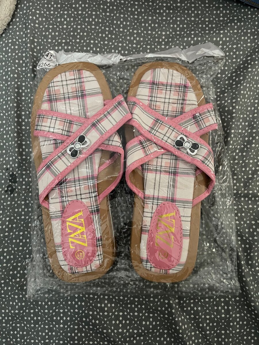Sandales croisées à carreaux