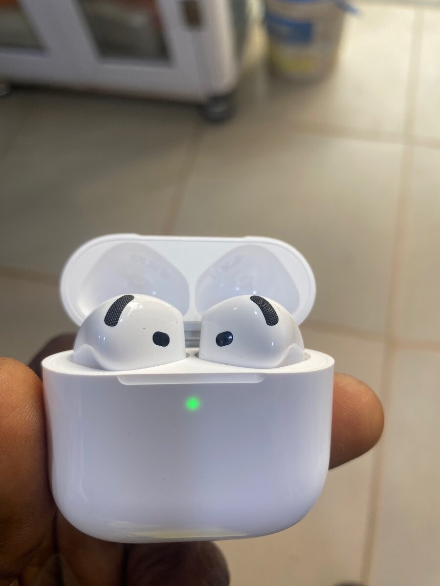 AirPod 4