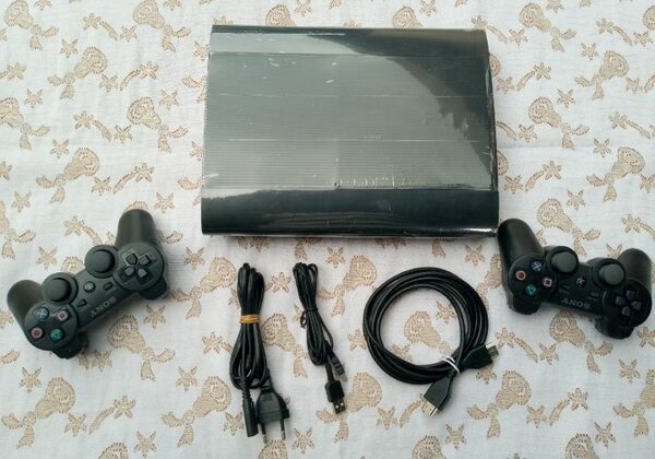 PS3 Ultra slim craquée 20 jeux