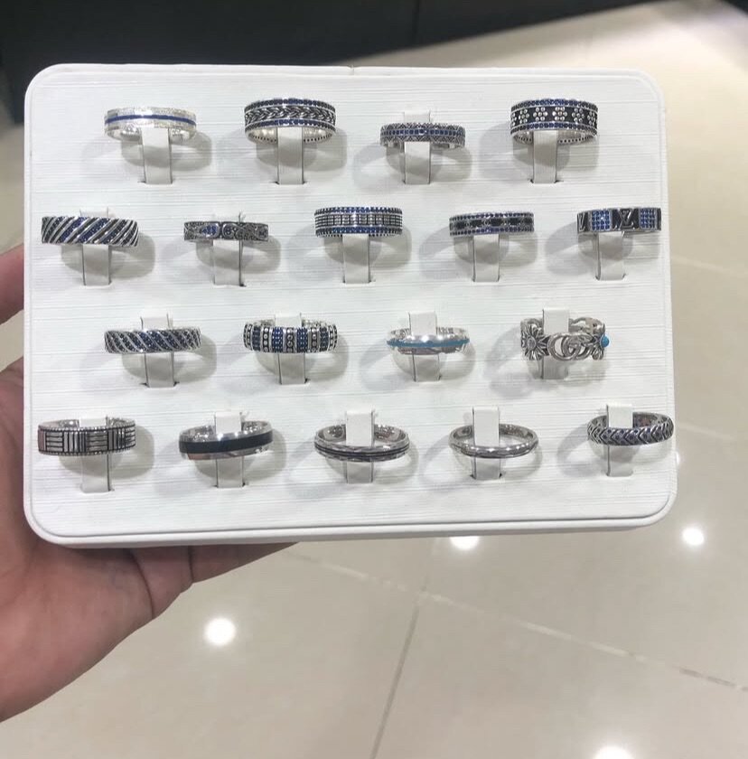 Anneaux en acier inoxydable élégants