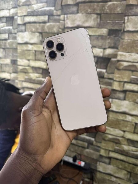 iPhone 12 Pro Blanc Cassé