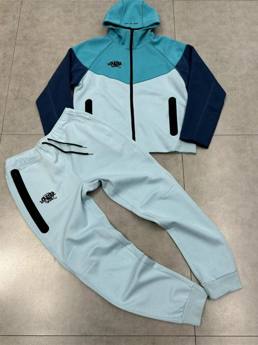 Tenue de sport à capuche moderne