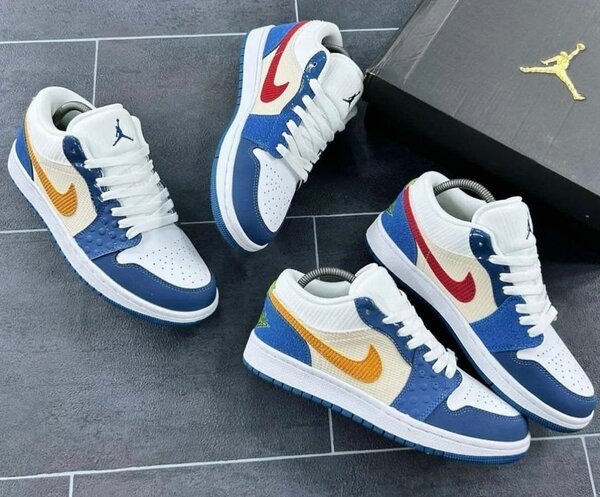 NIKE SNEAKERS